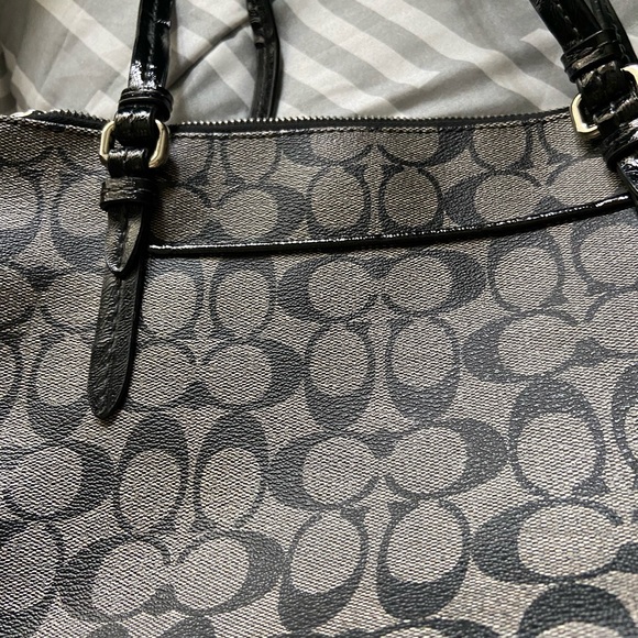 Large coach bag in mint condition. - Picture 6 of 7
